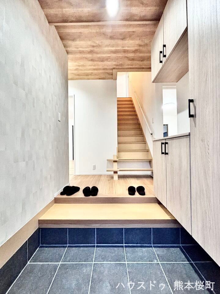 ■「しまう」が叶える美しい玄関■大容量のシューズボックスがあることでいつも整理された、気持ちの良い「家の顔」を保てます。