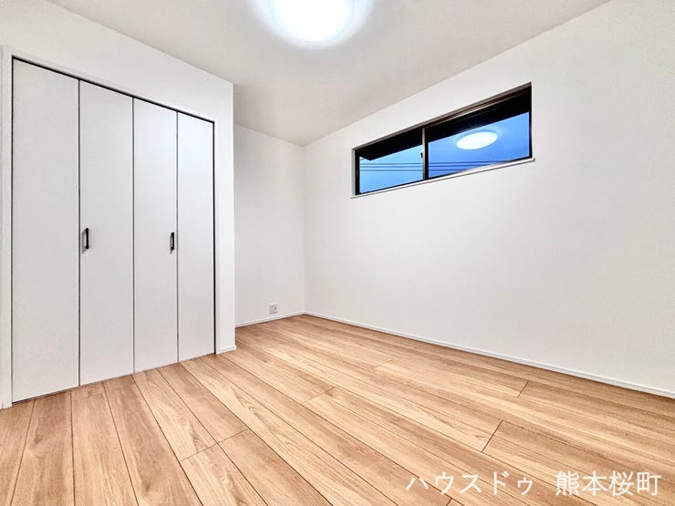 ■2階6帖洋室②■寝室、書斎、趣味の部屋。家族の成長やライフスタイルに合わせ、様々な使い方ができる快適な空間です。