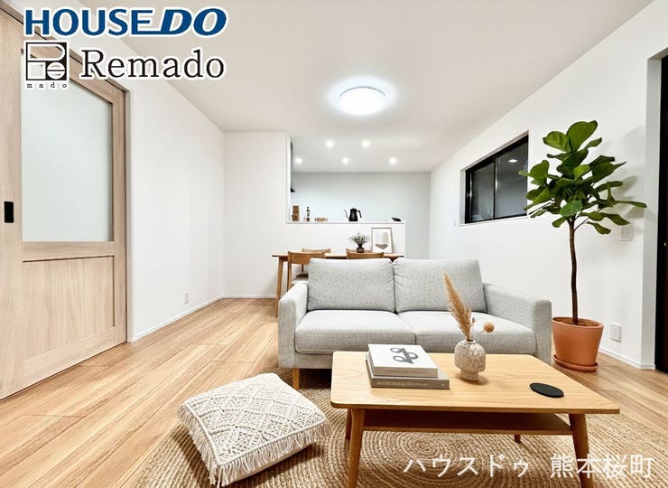 ■家族の笑顔が集う中心地■お気に入りの家具を迎え、窓からは心地の良い光が差し込みます。※CGで家具を配置しています。