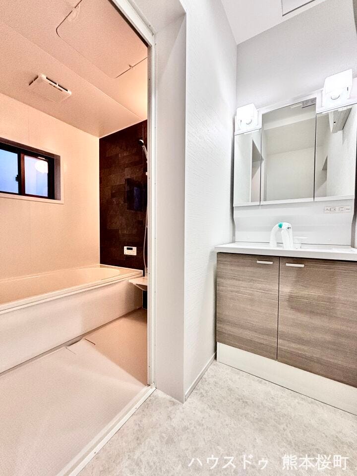 ■清々しいリフレッシュ空間■自分を磨き、気持ちを切り替える。心地よい光が差し込むプライベートスペース。