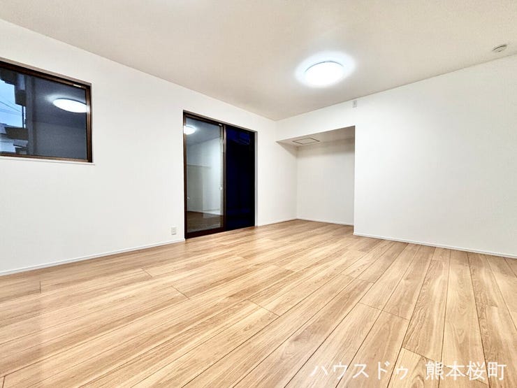 ■安らぎと笑顔の中心地■陽光が優しく降り注ぎ、会話が自然と弾む。ここでは、毎日が特別な時間へと変わります。