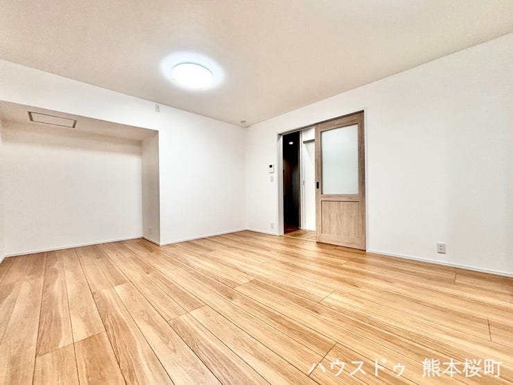 ■安らぎと笑顔の中心地■陽光が優しく降り注ぎ、会話が自然と弾む。ここでは、毎日が特別な時間へと変わります。