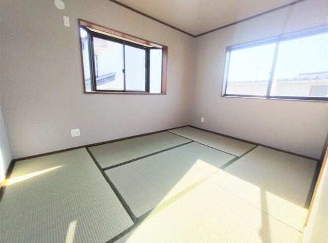 二面採光で明るいお部屋!ゴロンところがれる和室は落ち着きます(^^)/