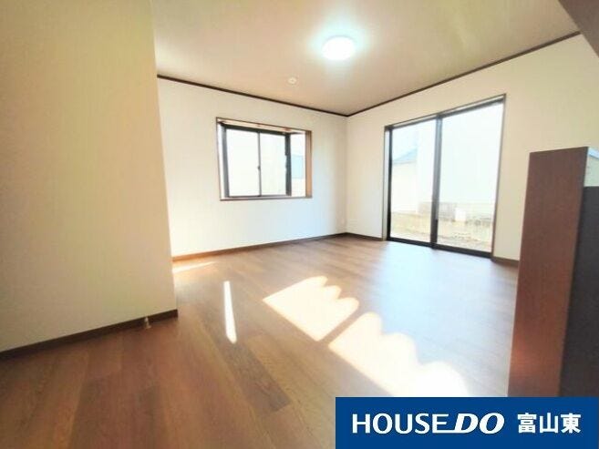 クロス貼替、床フロアタイル貼りでお部屋の印象が明るくなりました( ^)o(^ )