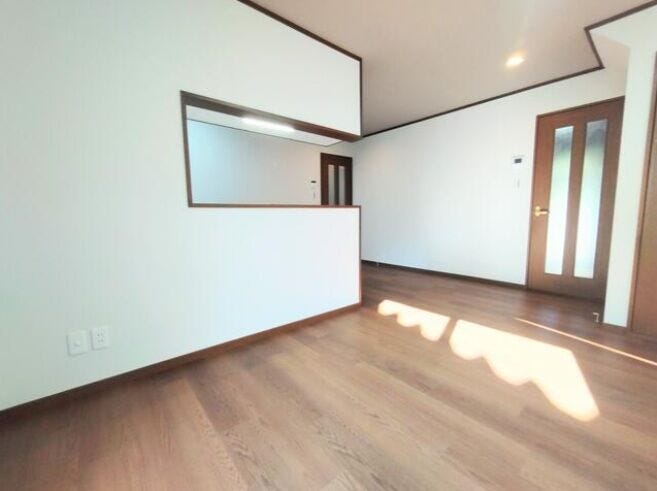 リビングからはキッチンの中が見えにくく、生活感が隠せます◎