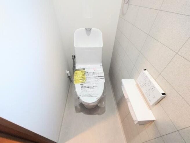 トイレ新品交換済!ホワイトで統一した清潔感あるトイレに大変身しました♪