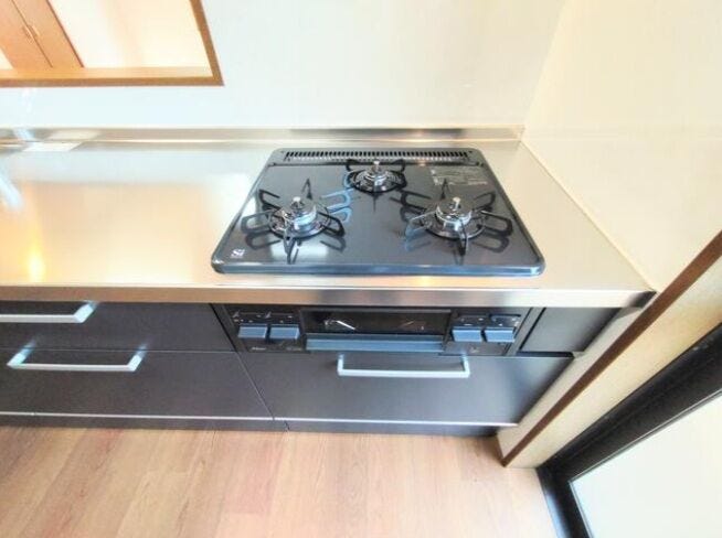 3口コンロ!パスタ+ソース+スープなど、段取りよくおもてなし料理が可能です(^^♪