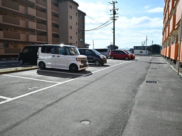 通路が広めなのでバックでの駐車も楽そうですね。