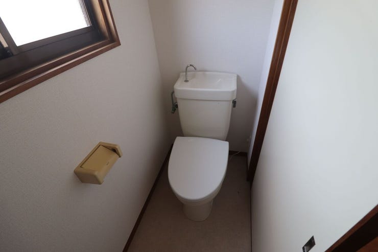 三大水回りの一つ…トイレは生活に欠かせない空間。シンプルで清潔感のある空間をご体感していただけます♪