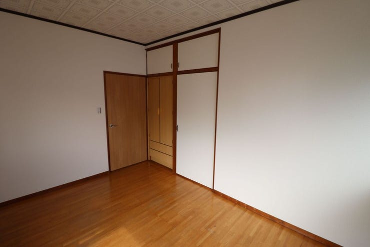 家族一人ひとりの大切なプライベート空間。趣味・感性で個性的に飾って頂けるようシンプルに仕上げてあります。収納をしっかり確保しているので、空間にさらなるゆとりが生まれます♪