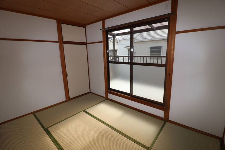 和室は居間や寝室、お昼寝スペースなど、用途に応じて自由に使えます♪やわらかい畳の上なら転んでも怪我をしにくいため、お子様も安全に安全に遊ぶことができます♪