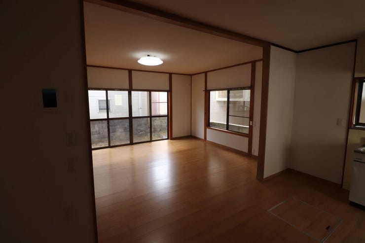 広くて明るいLDKは家族団らんで過ごす安らぎの場所。何気ない1日の当たり前のひとコマがいつか一生の宝物になります♪