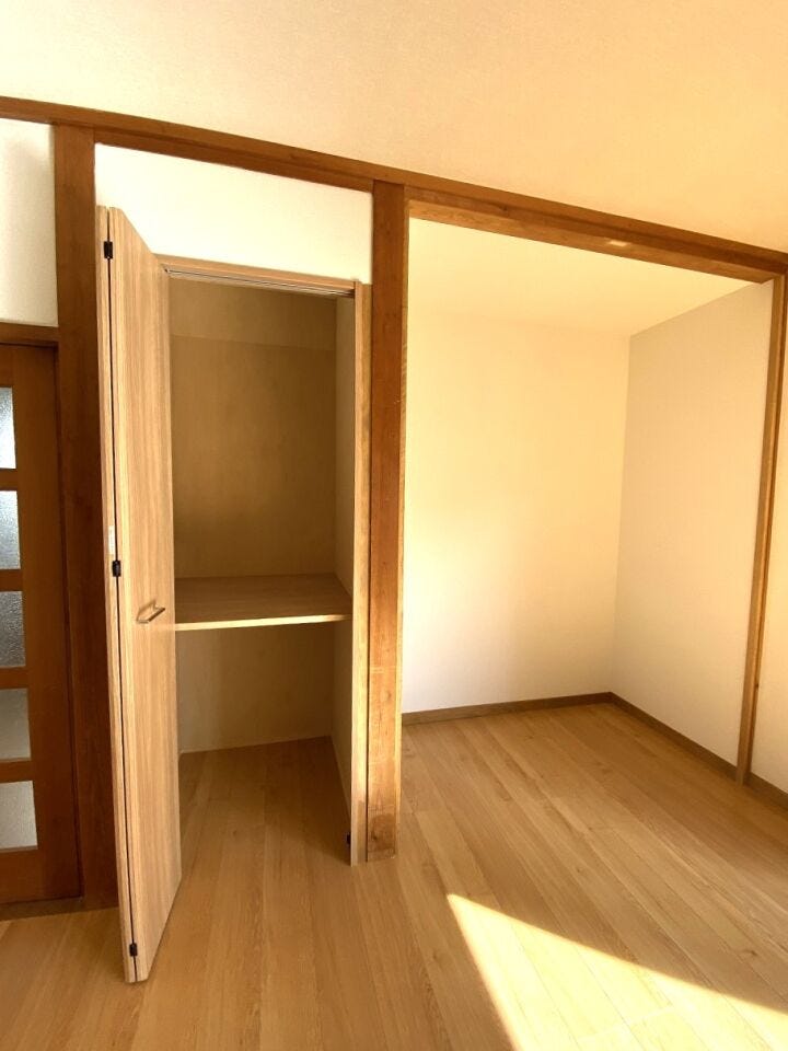 リビング収納もしっかりついています♪すっきりしたお部屋作りから、衝動的な模様替えまで、マルチにサポートしてくれます♪