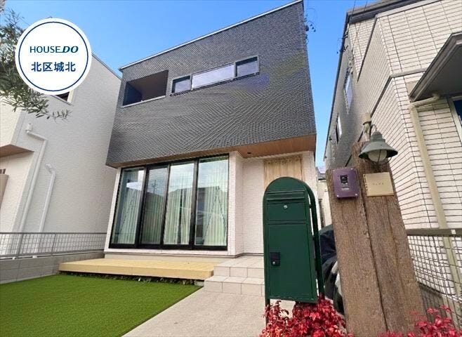 【外観】
師勝小学校/師勝中学校エリアにアールギャラリー施工の注文住宅が登場です。師勝小学校まで徒歩2分、スーパーダイ新より徒歩5分の立地です。