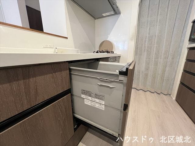 キッチンには人気の食洗機を搭載。日々の家事の手間を低減してくれます。