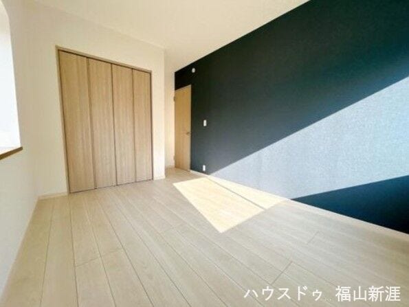 6.5帖の洋室になります♪
壁のカラーもおしゃれで落ち着いています♪