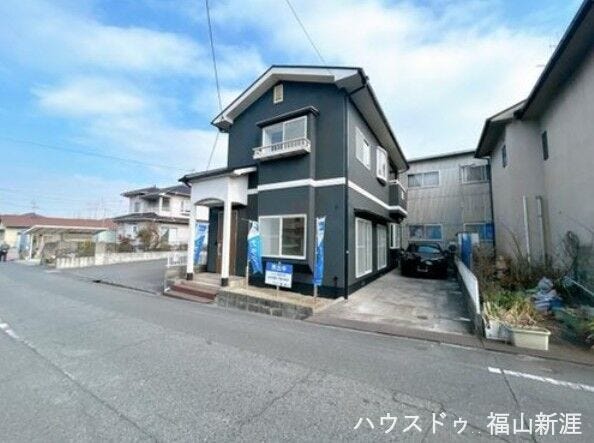 前面道路も広く、駐車も安心してできます♪