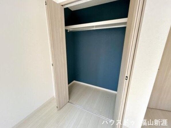 壁の色がおしゃれな収納です♪