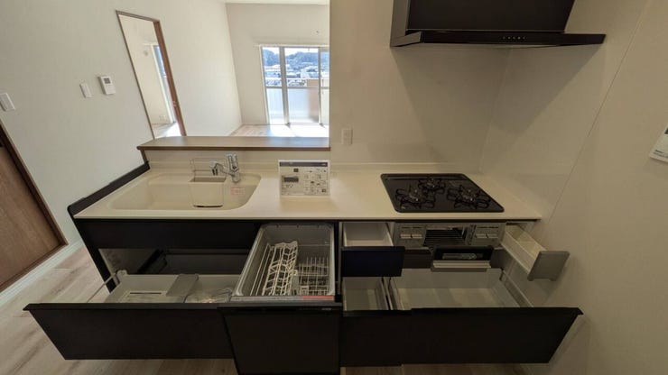 食洗乾燥機付きのカウンターキッチン