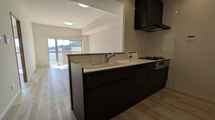 リビングを見守りながらキッチンワークができます