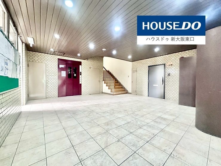 エントランスは管理人日勤で丁寧に整備されていました。