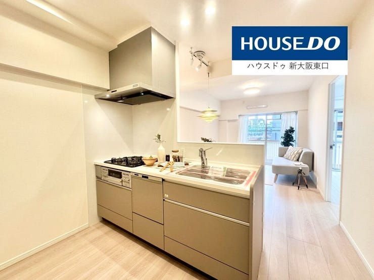 ダウンライトでキッチン回りはたいへん明るいです