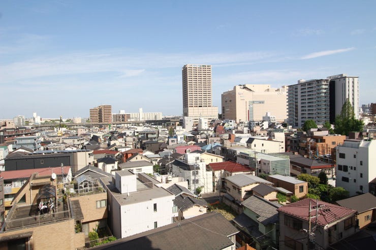 目の前に広がる開放的なパノラマビュー。遮るもののない景色が、日々の忙しさを忘れさせてくれる贅沢なリフレッシュスペースです。
