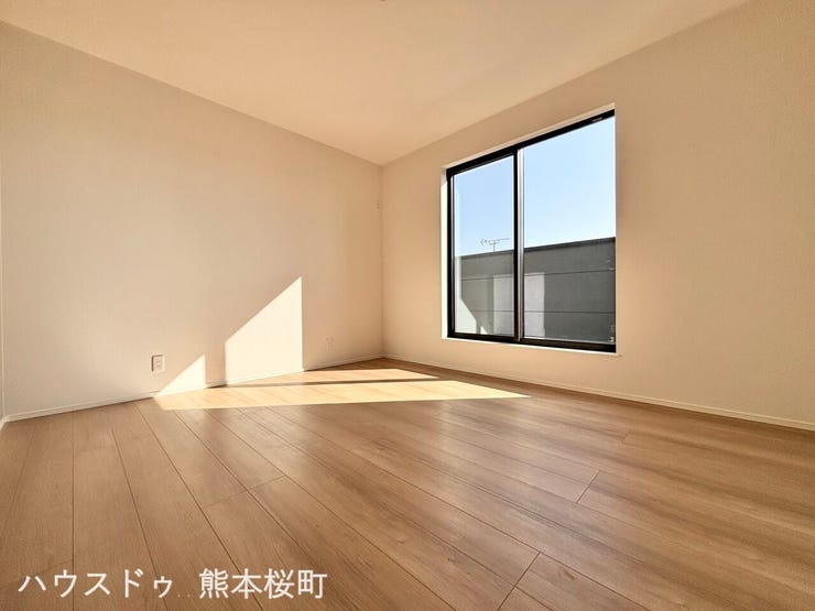 ■2階7帖洋室■寝室、書斎、趣味の部屋。家族の成長やライフスタイルに合わせ、様々な使い方ができる快適な空間です。