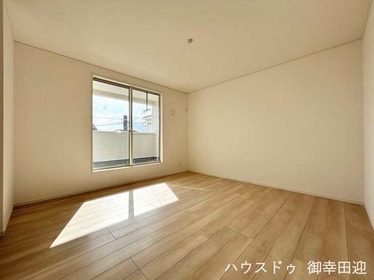 ■2階8.75帖洋室■心からリラックスできる静けさ、上質な眠りで、毎日をリセットします。明日への活力を養う空間です。