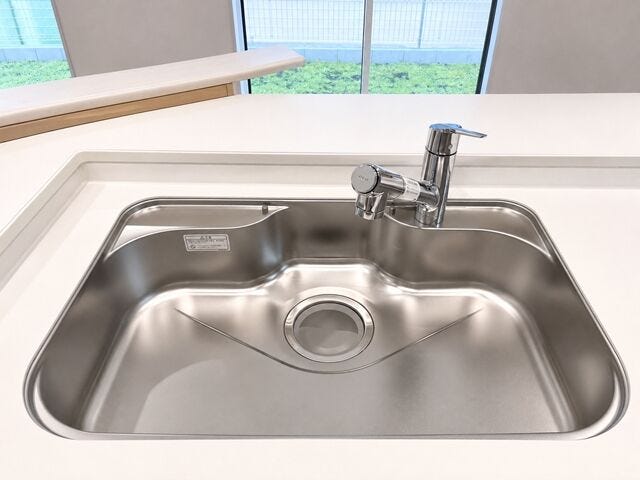 キッチン:錆びや汚れに強いステンレス製のシンクで毎日のお手入れも簡単お手入れも簡単♪奥行きがあるので大きなフライパンなども洗いやすいです。