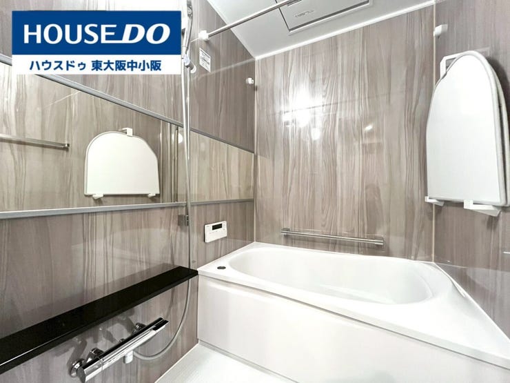 おしゃれな浴室
足を伸ばしてくつろぎのバスタイムをお過ごしください♪