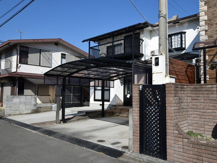 外観を南東側より撮影