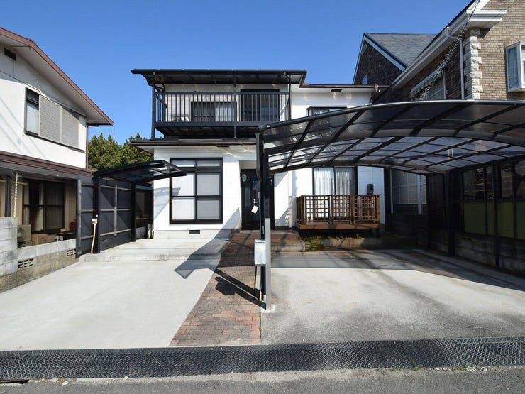 外観を南側より撮影