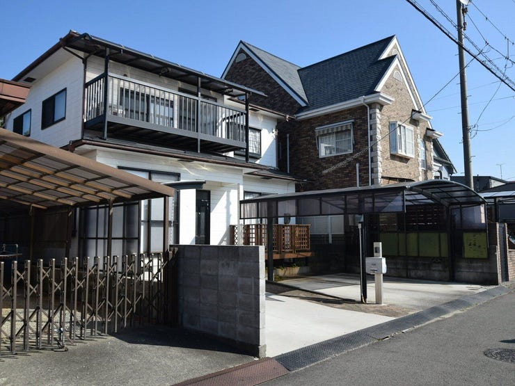 外観を南西側より撮影