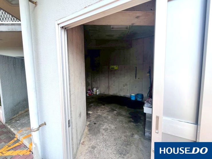 【敷地内ゴミ置き場】