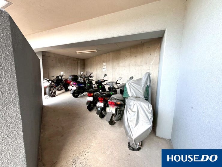 【バイク置き場】