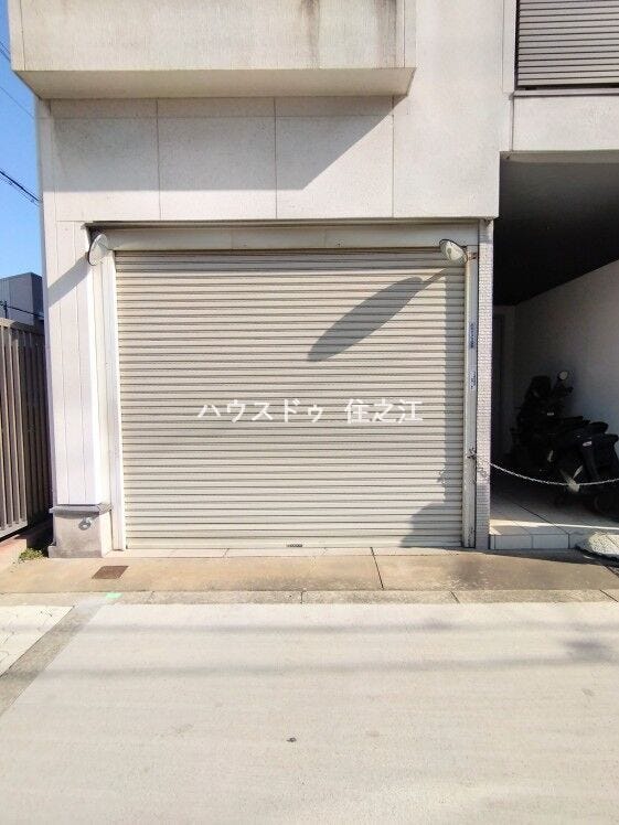 ★シャッター付きガレージですので防犯対策にもなりますね♪