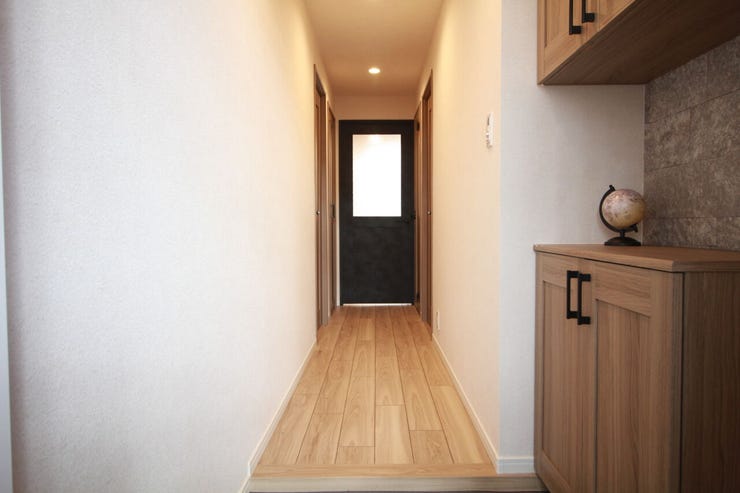 ゆったりとした玄関は、「ただいま」「おかえり」が自然とこぼれるような空間です。