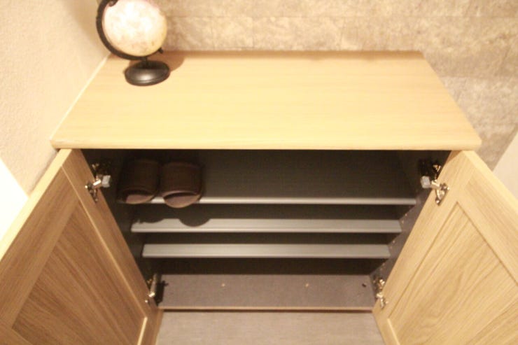 【シューズボックス】靴はもちろん、ハンカチや手袋、印鑑や朱肉なども収納可能です。