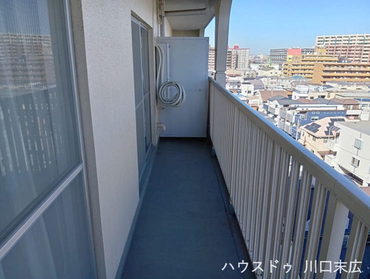 屋外用具の保管など、生活にゆとりをもたらすバルコニースペース。機能的な造りで、日々の家事やちょっとしたリフレッシュタイムに活用できます。