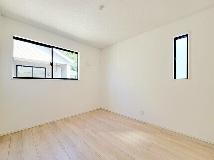 2F東側の洋室5.2帖です。