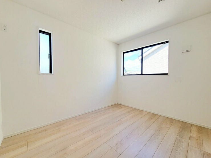 2F西側の洋室5.2帖です。