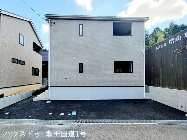 【外観】
明るいベージュを基調としたすっきりとした外観です。