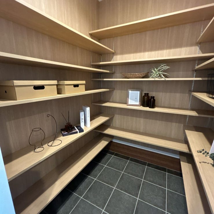 大容量のシューズインクローク!自転車やゴルフバックなどのスポーツ用品、ベビーカーなどの収納にも大活躍♪玄関回りもいつでもすっきり保てます。