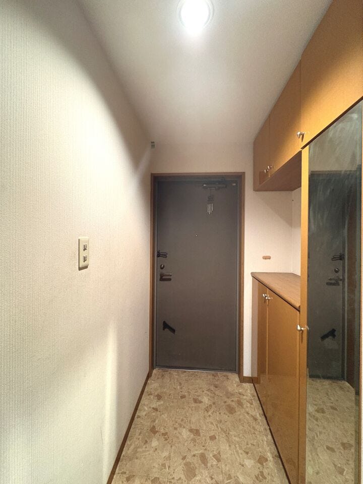 シューズボックスを設置した玄関。整頓された空間でご家族をお出迎えできますね。