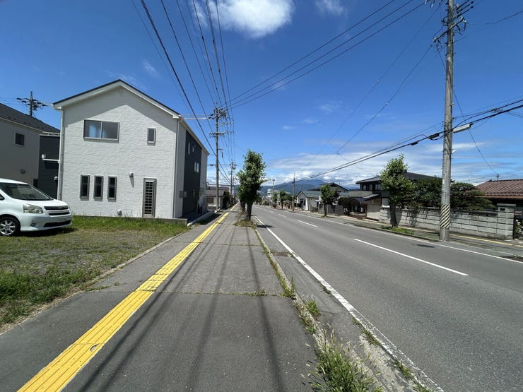 北側前面道路(東から西)