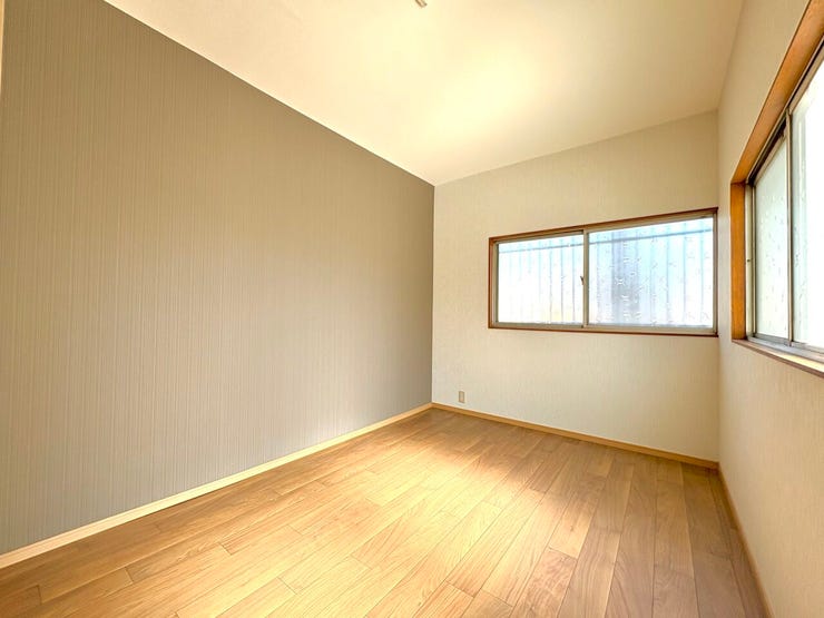 2階洋室:洋室は明るさが取れる2面採光です。すべての洋室に収納があります♪