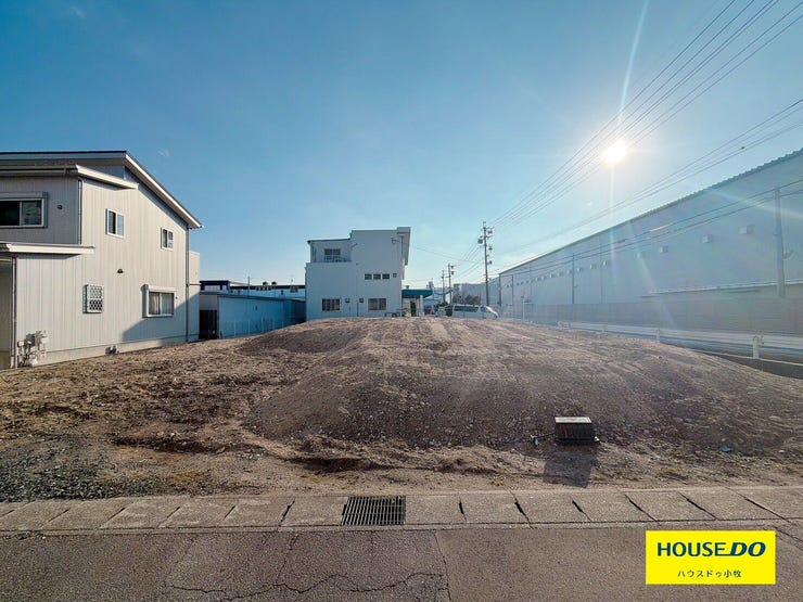 【外観】
北西向きの角地!
村中小学校まで徒歩7分の好立地!