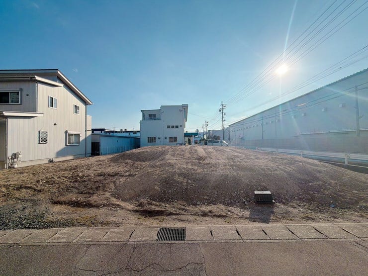 北西向きの角地!