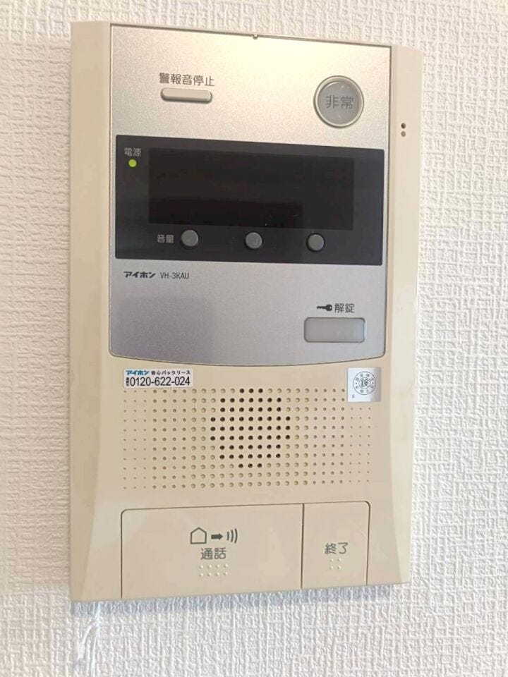 リビングから来訪者を確認できます